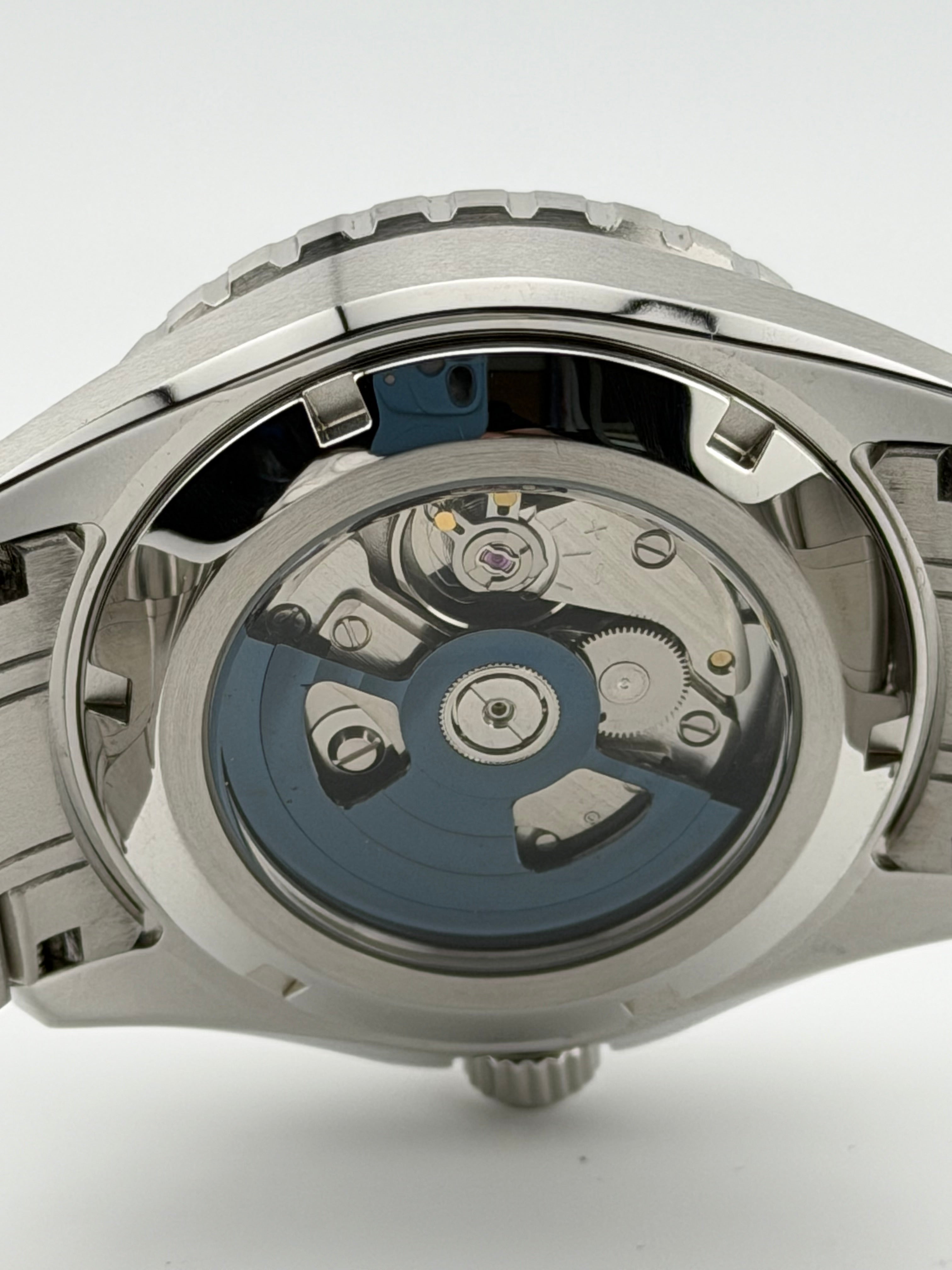 Arctic Blue (Diver)
