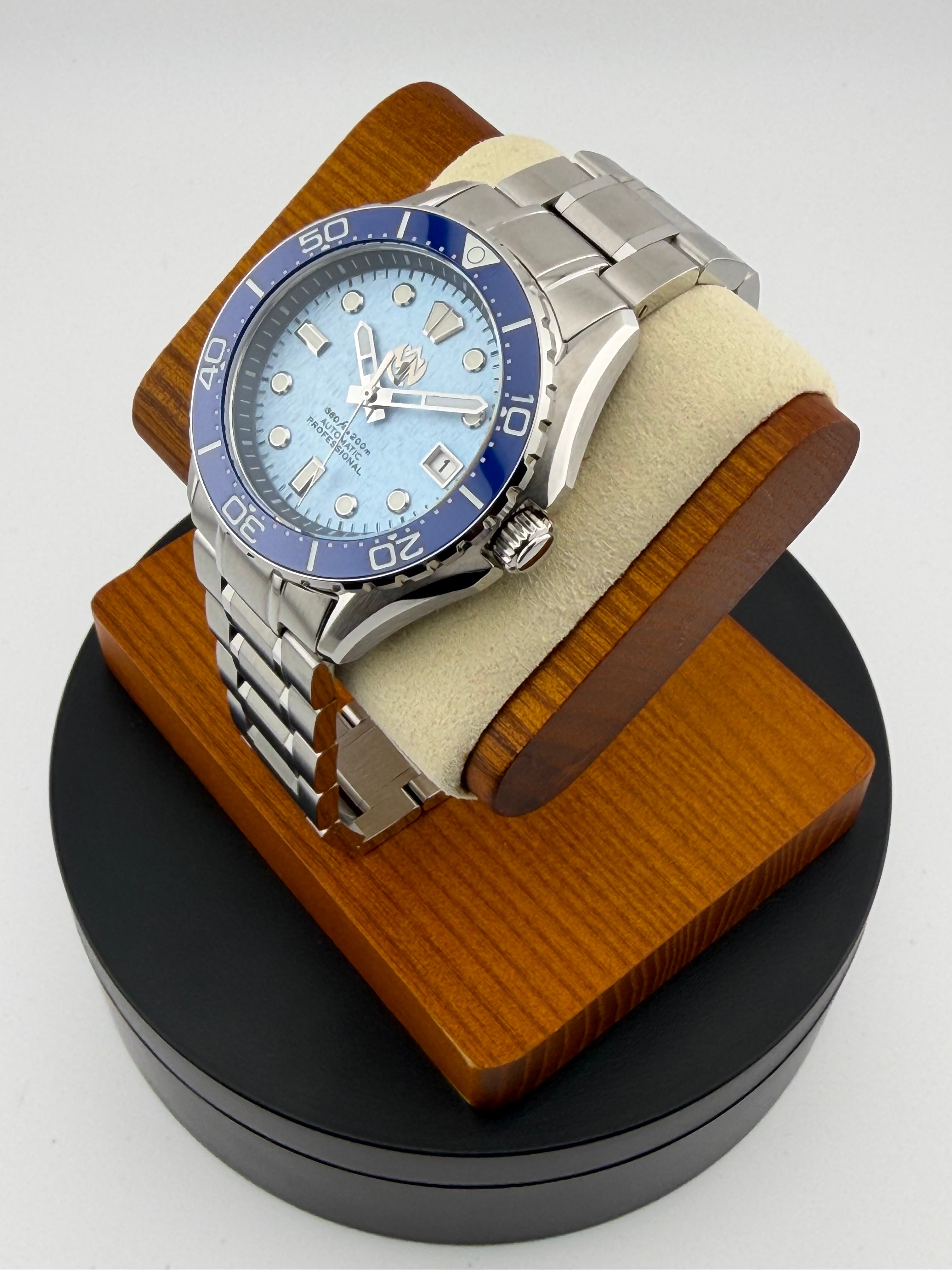 Arctic Blue (Diver)