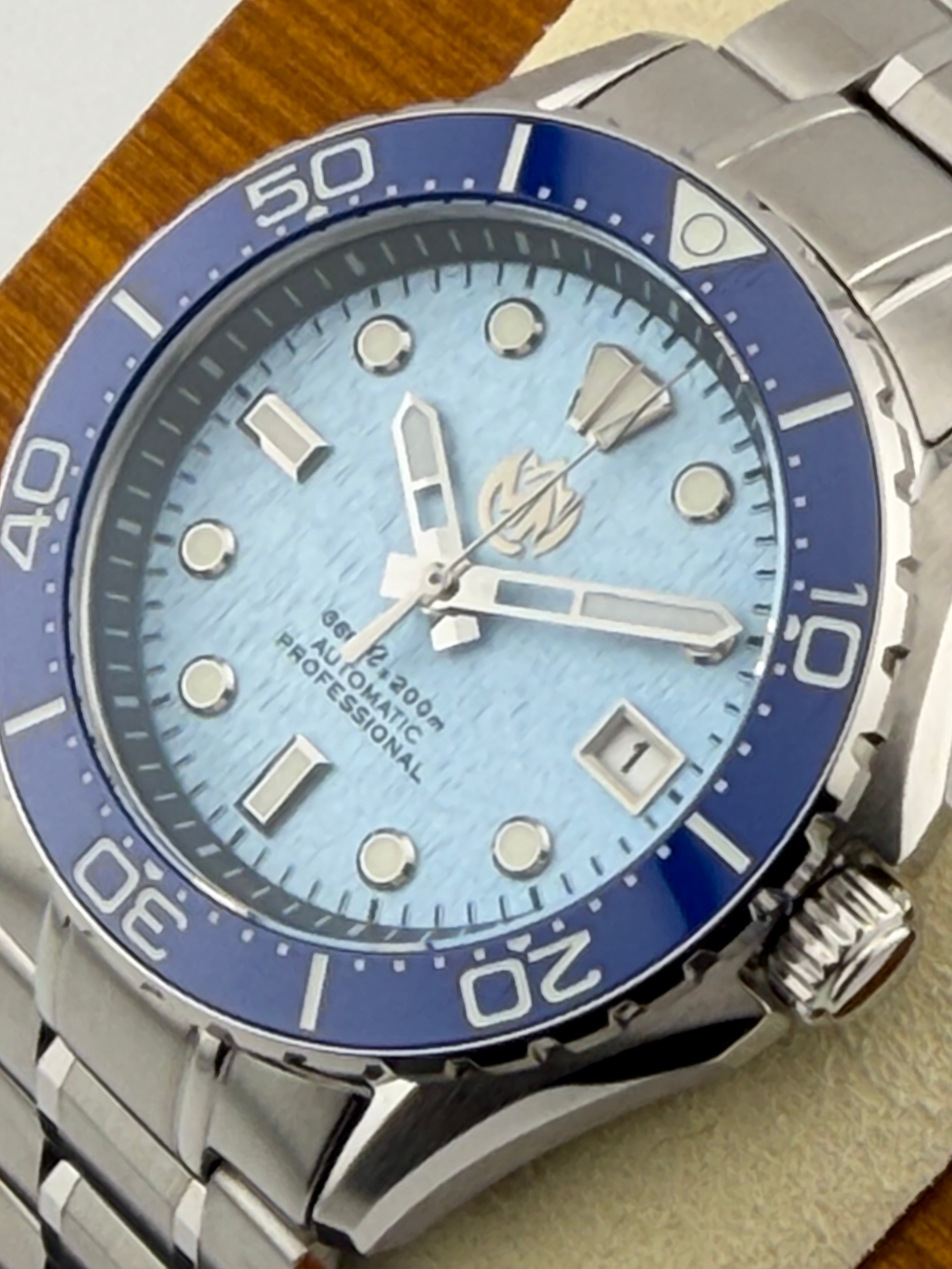 Arctic Blue (Diver)