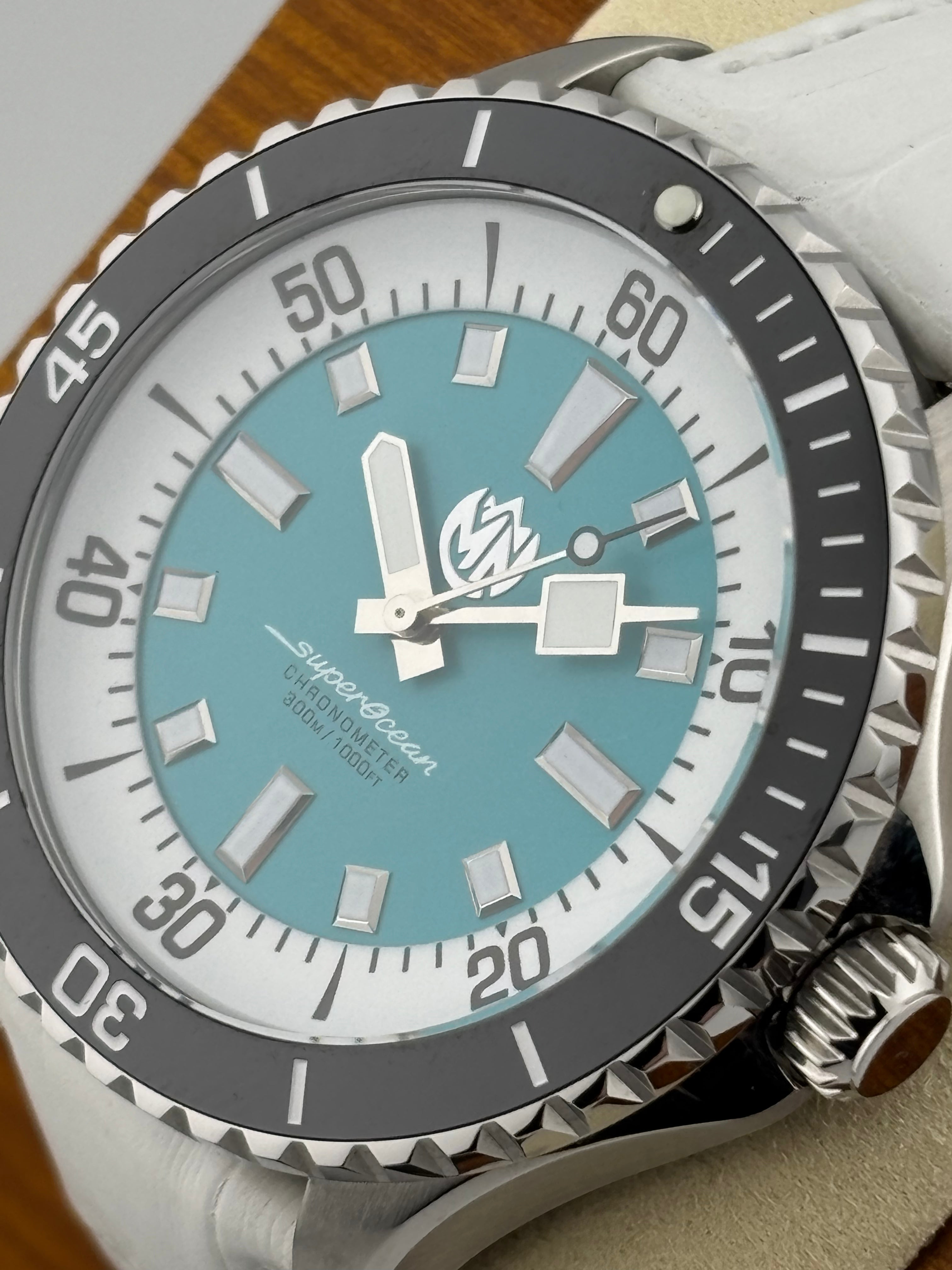 Teal & White Ocean (Diver)