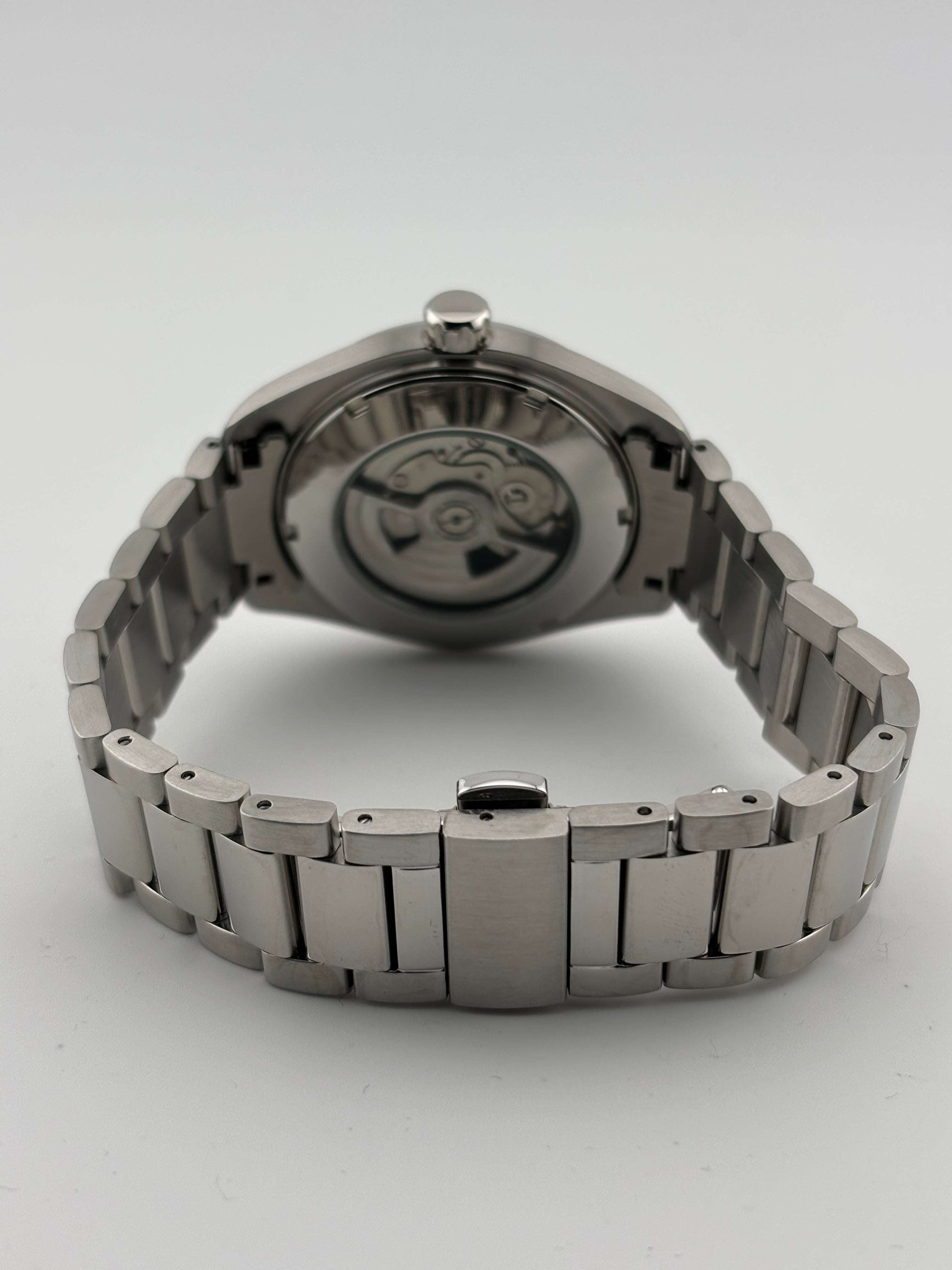 “Frontier" Red (Sports)