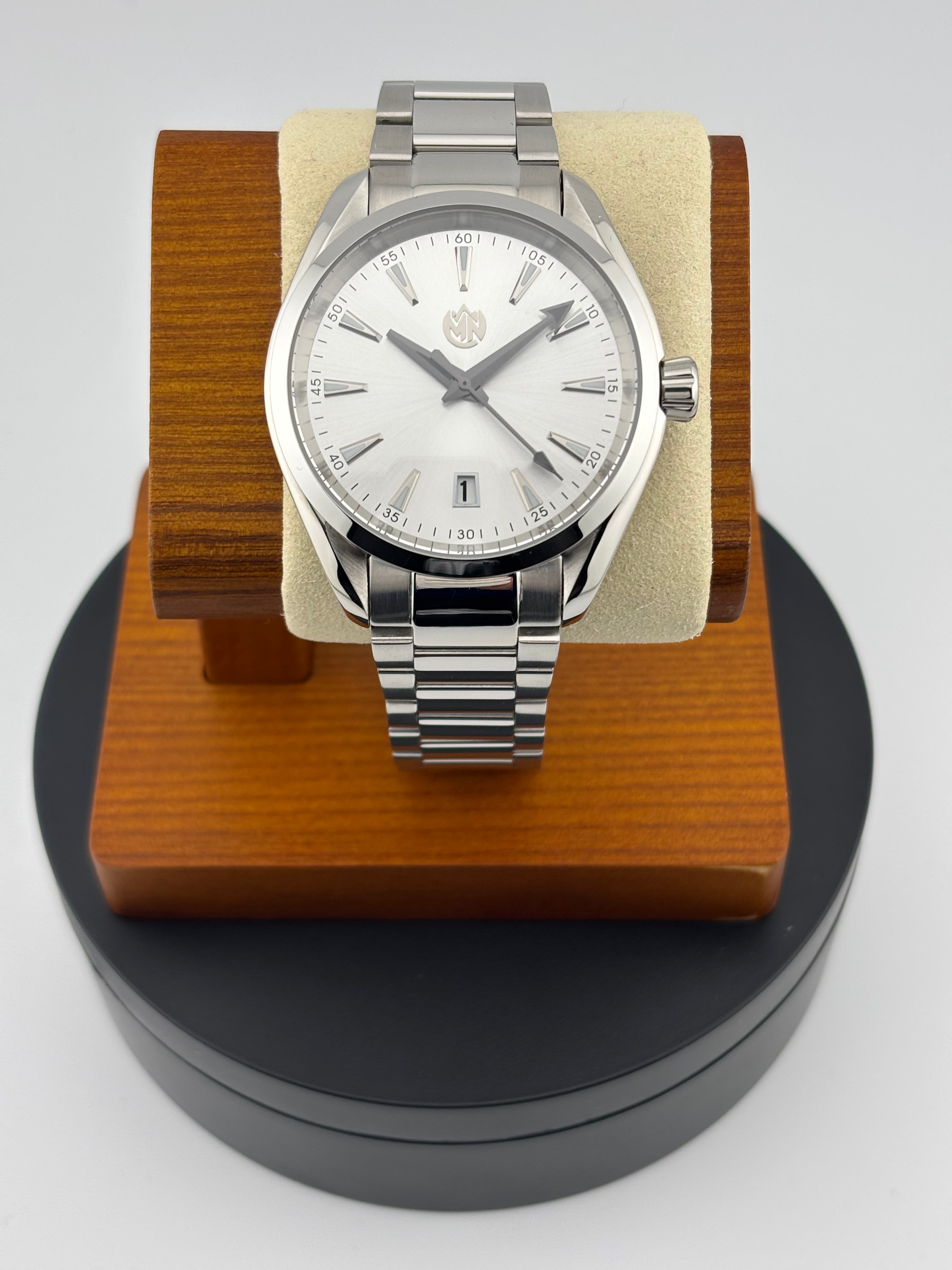 Mechanical sports watch with stainless steel case and bracelet, lumed hands and markers
