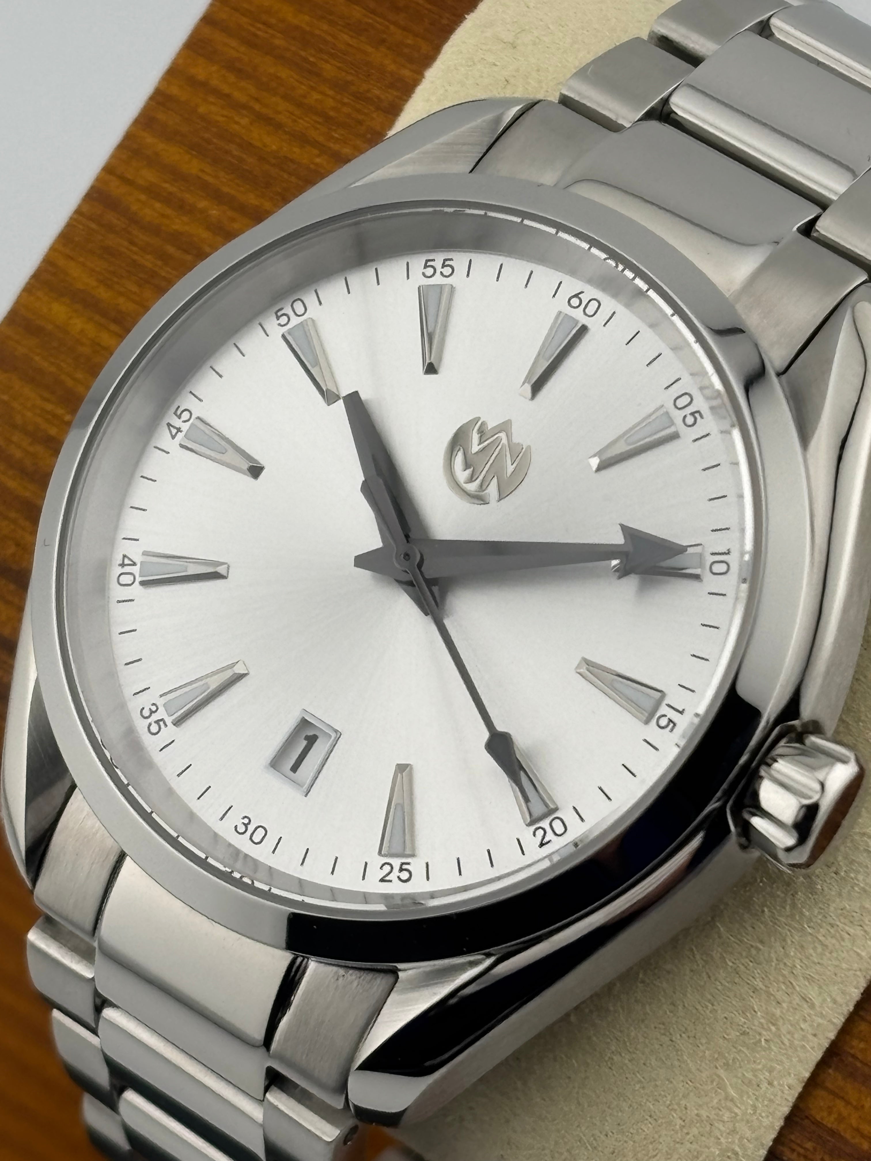 Mechanical sports watch with stainless steel case and bracelet, lumed hands and markers