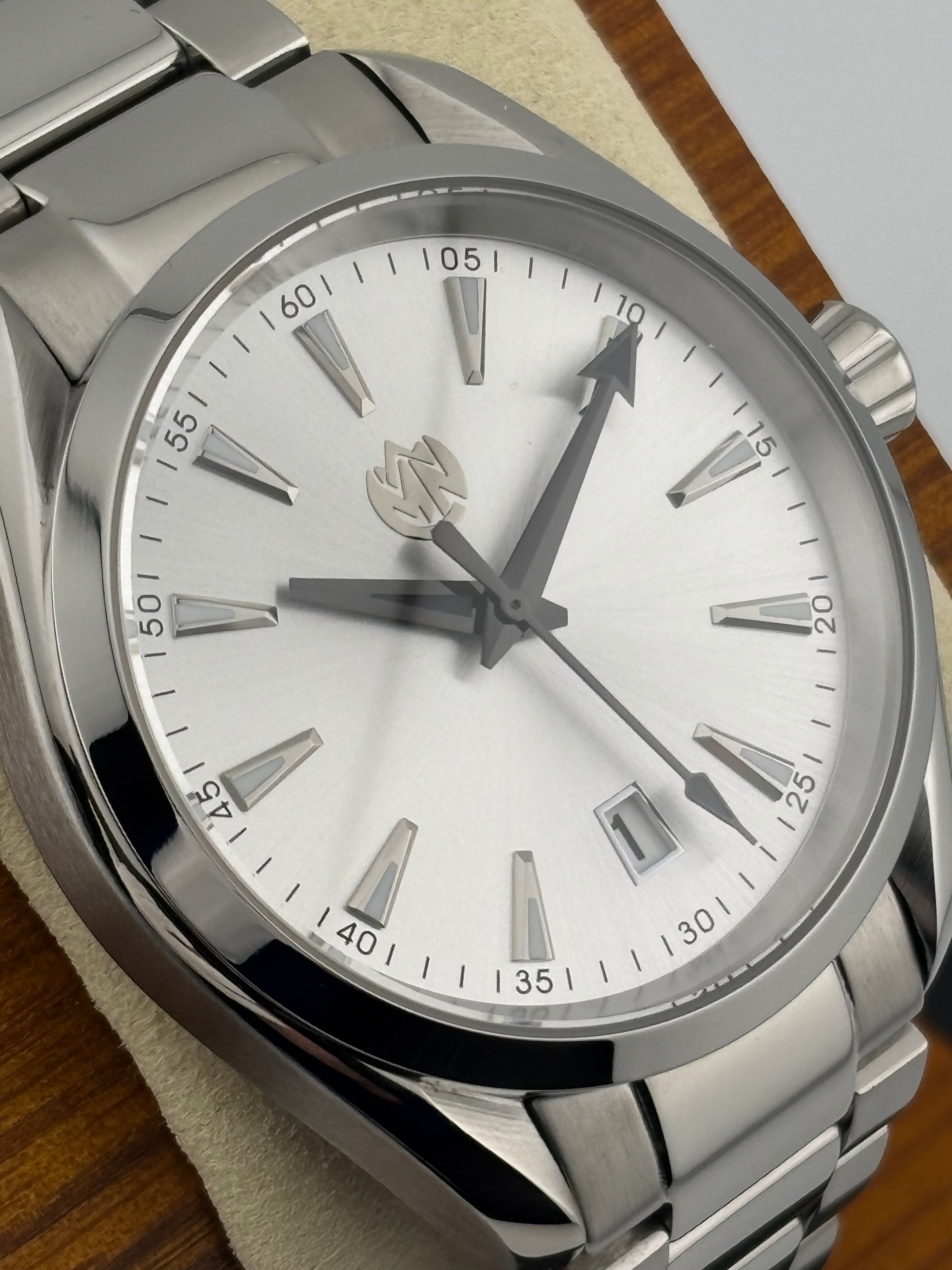 Mechanical sports watch with stainless steel case and bracelet, lumed hands and markers