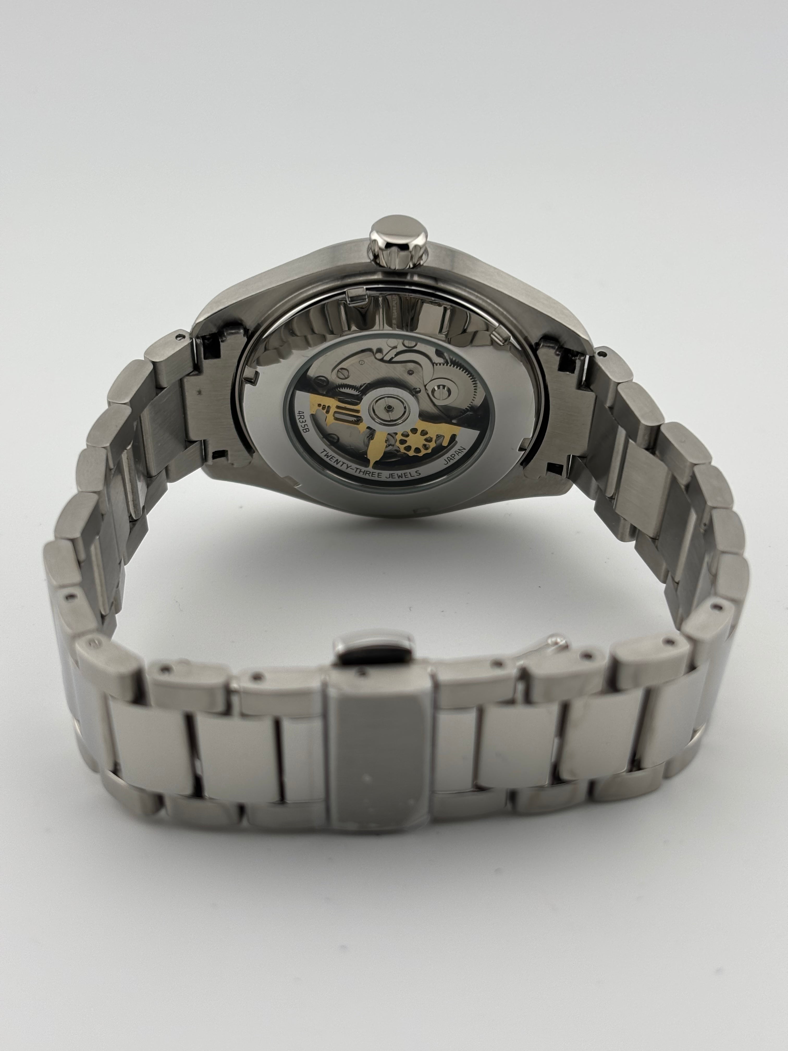 Mechanical sports watch with stainless steel case and bracelet, lumed hands and markers