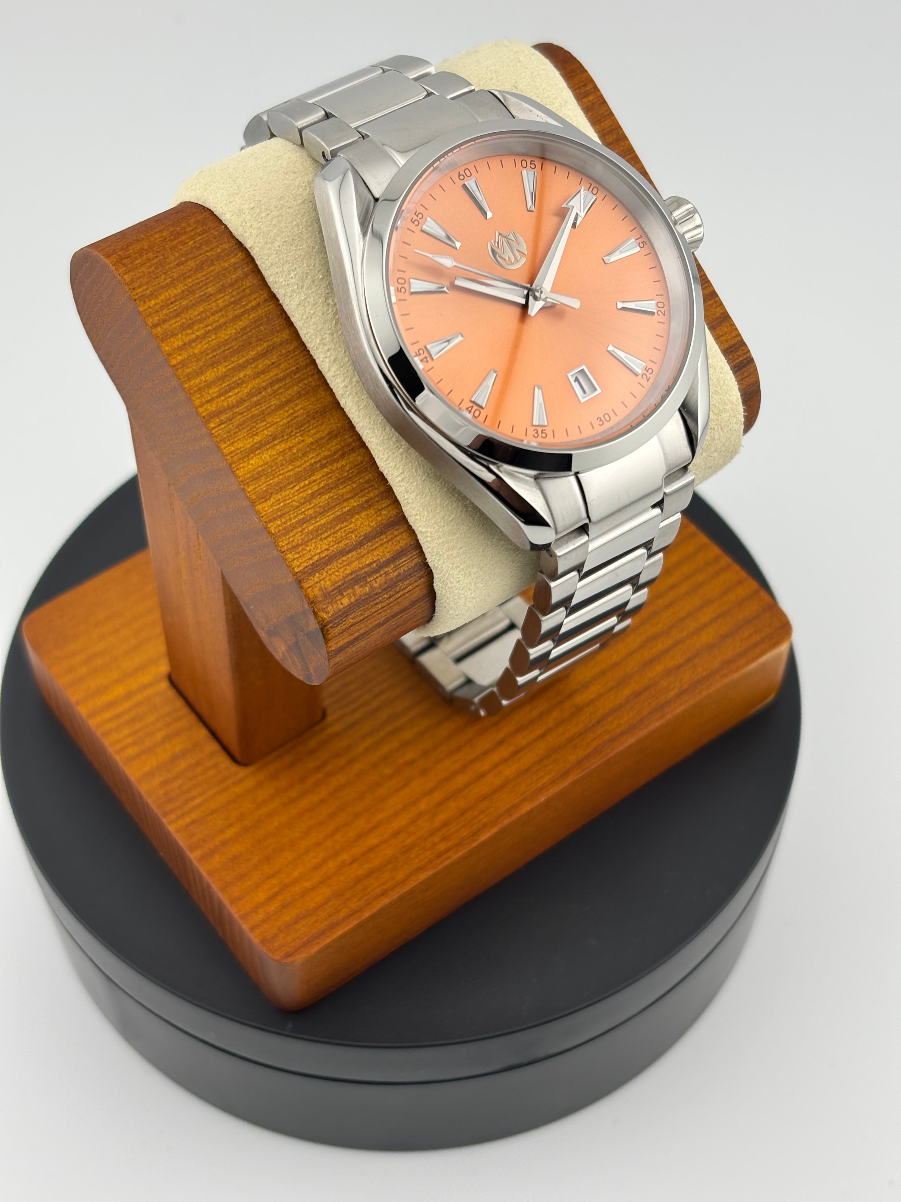 Mechanical sports watch with stainless steel case and bracelet, lumed hands and markers