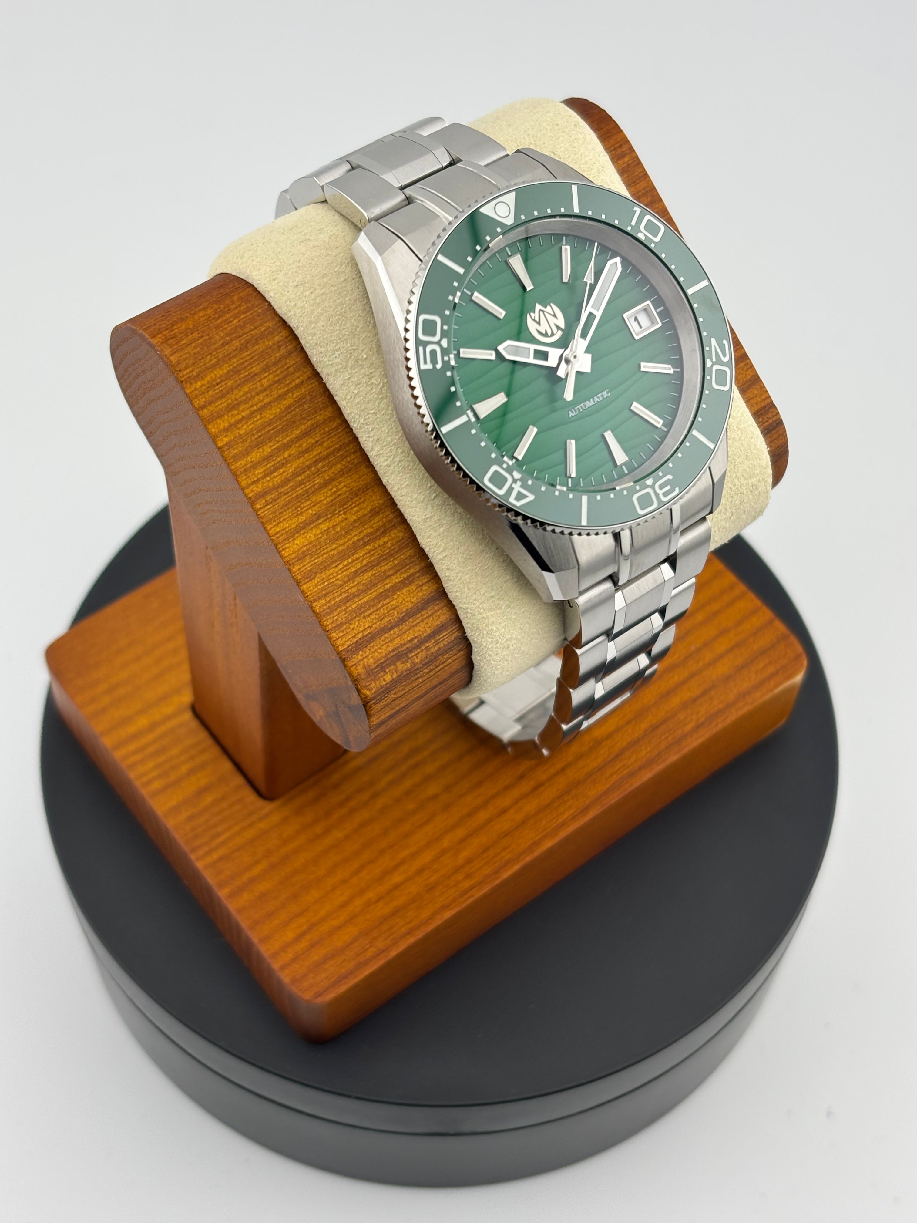 MN Watches All Green Dive Watch with stainless steel case and bracelet
